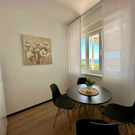 Apartment In 41525 Dramalj